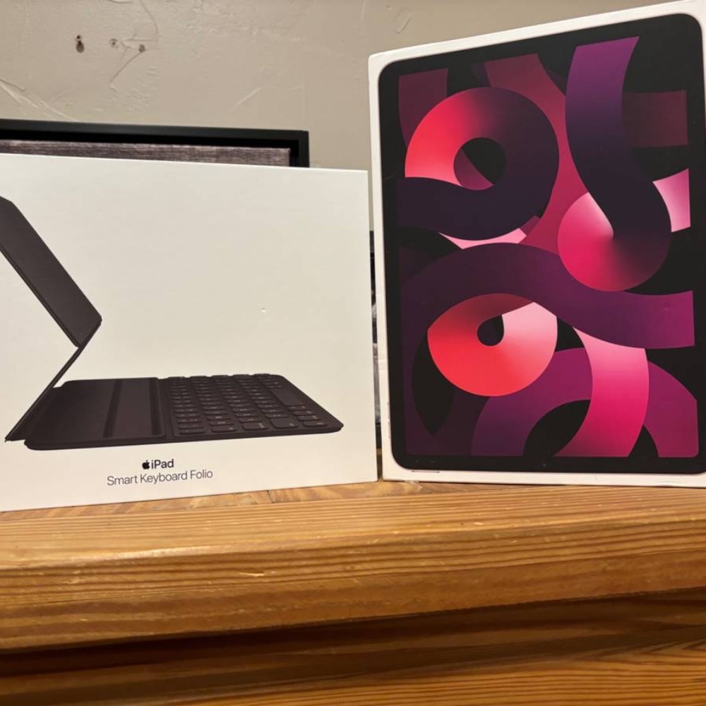 LAST CALL iPad Air 5th Gen and Smart Keyboard